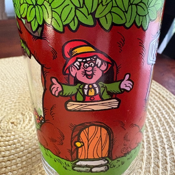 Keebler Elf Glass Set with Colorful Painted Illustrations. Vintage. 1984 - Picture 4 of 5